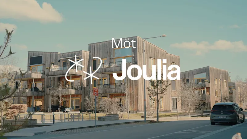 Joulia – The Girl Next Door